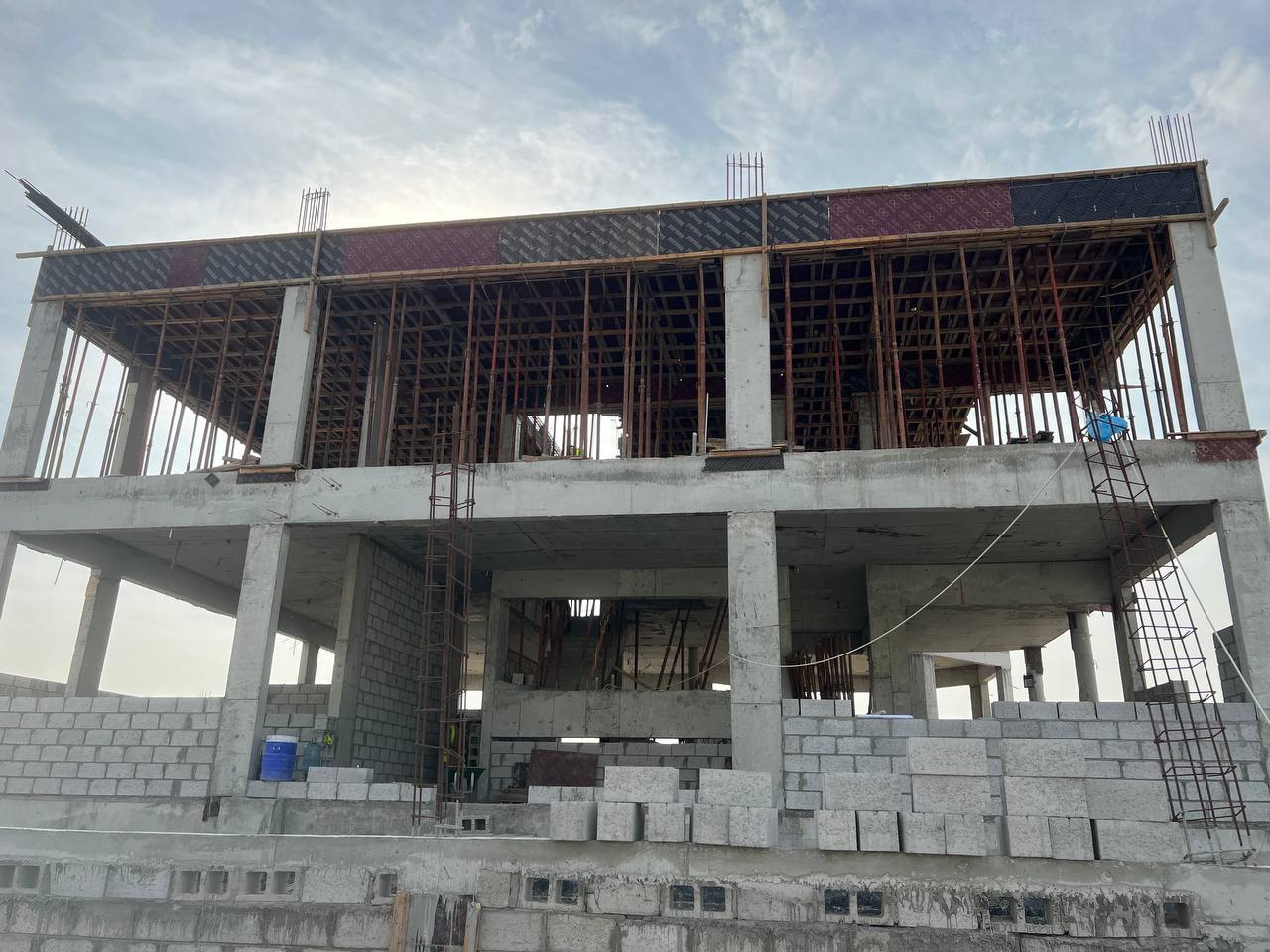 Photo 5850660693664186996 Y